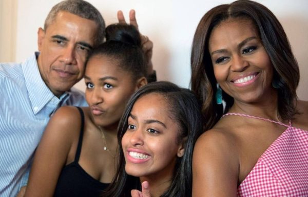 כבר לא ילדות: הבנות של ברק ומישל אובמה תועדו במסיבה של הראפר דרייק, וכך הן נראות היום!