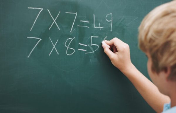 רוב האנשים מוצאים בתמונה הזאת רק 6 או 7 מספרים – אבל מסתתרים בה הרבה יותר: כמה אתם מצליחים לראות?