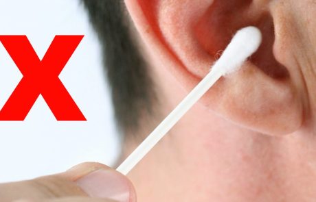 רופאים חושפים: מדוע אסור לכם לעולם להשתמש במקלות אוזניים לניקוי האוזן